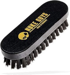 Pros y contras de usar cepillos y boquillas para tapicería de coche